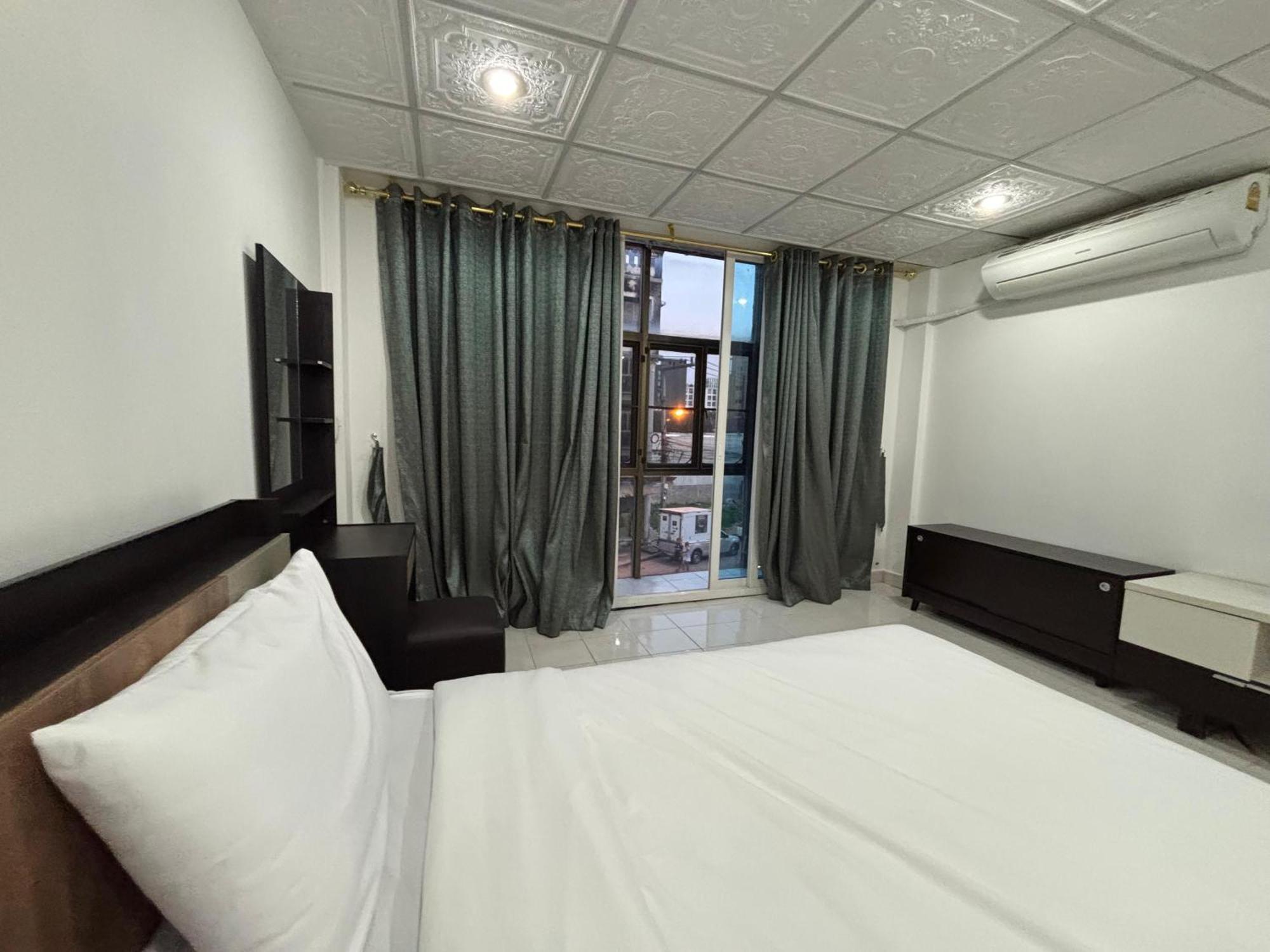 Charm Hotel 3*