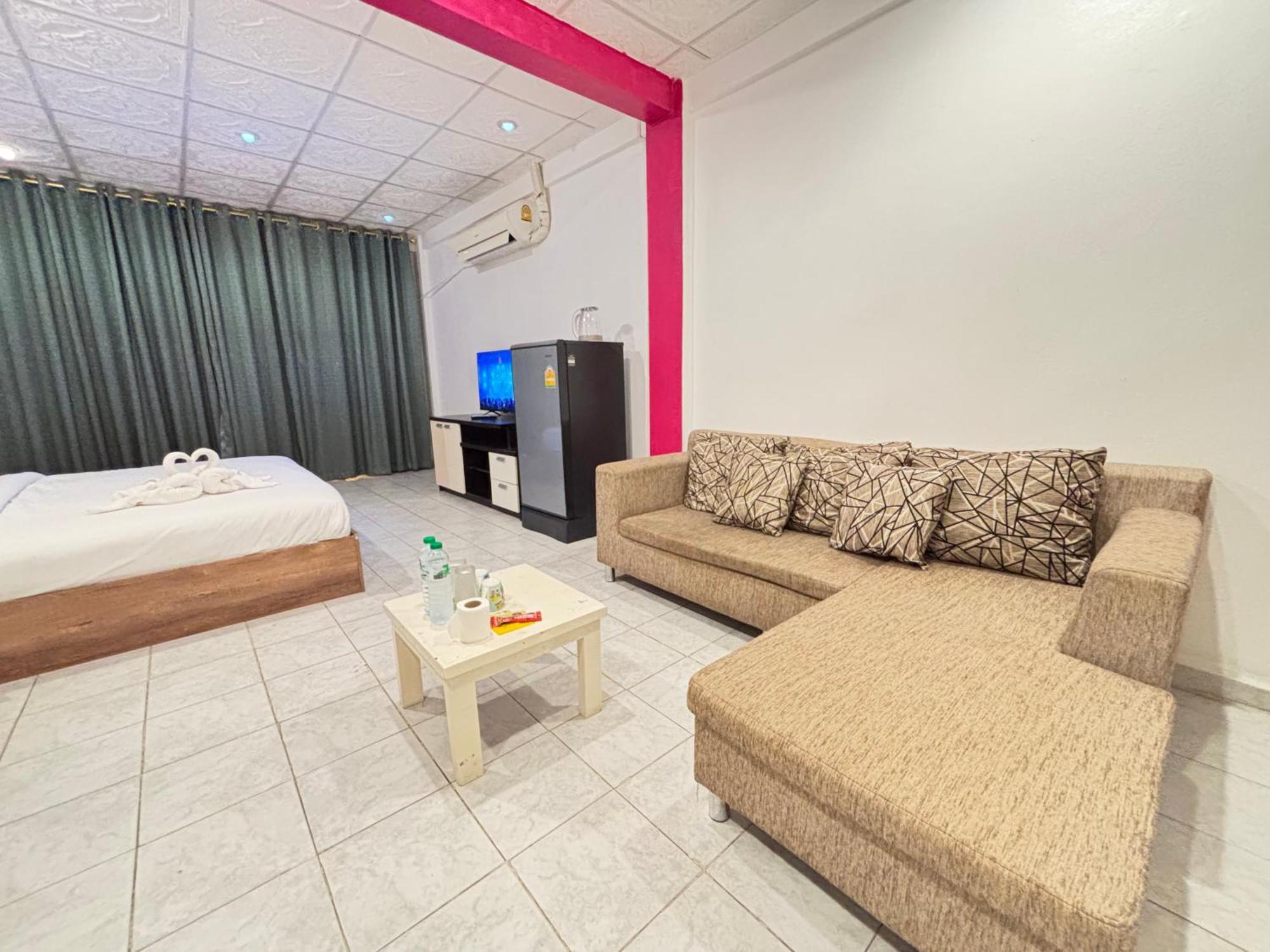 Charm Hotel 3*